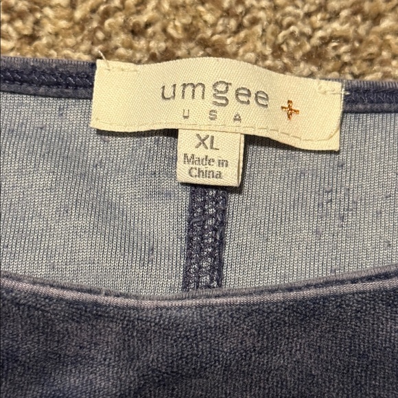 Umgee light grayish blue velour short sleeve top w/side slits (XL) - EUC! - Picture 8 of 10